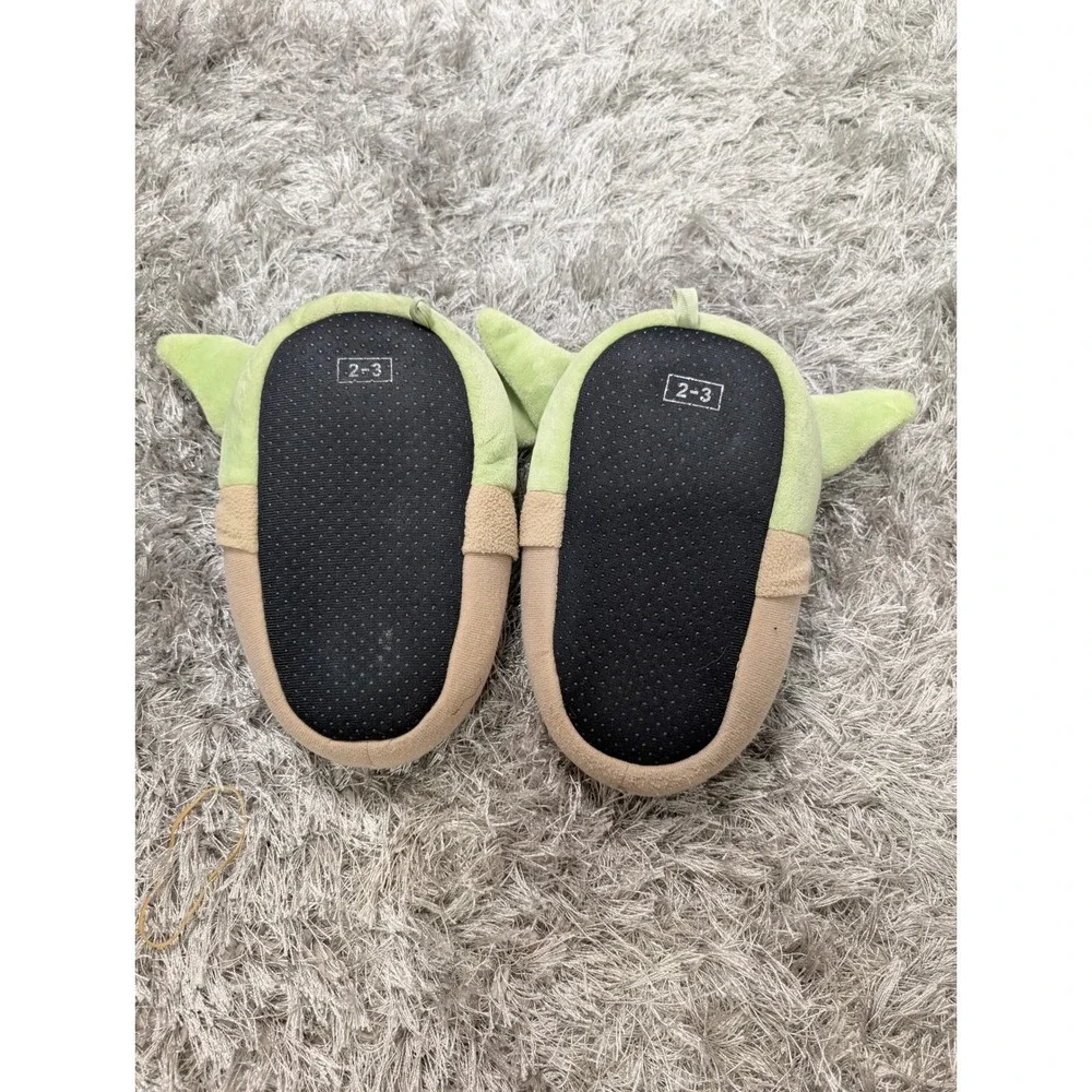 Star Wars The Mandalorian The Child Baby Yoda Plush Slippers Kids Size 2-3 5291